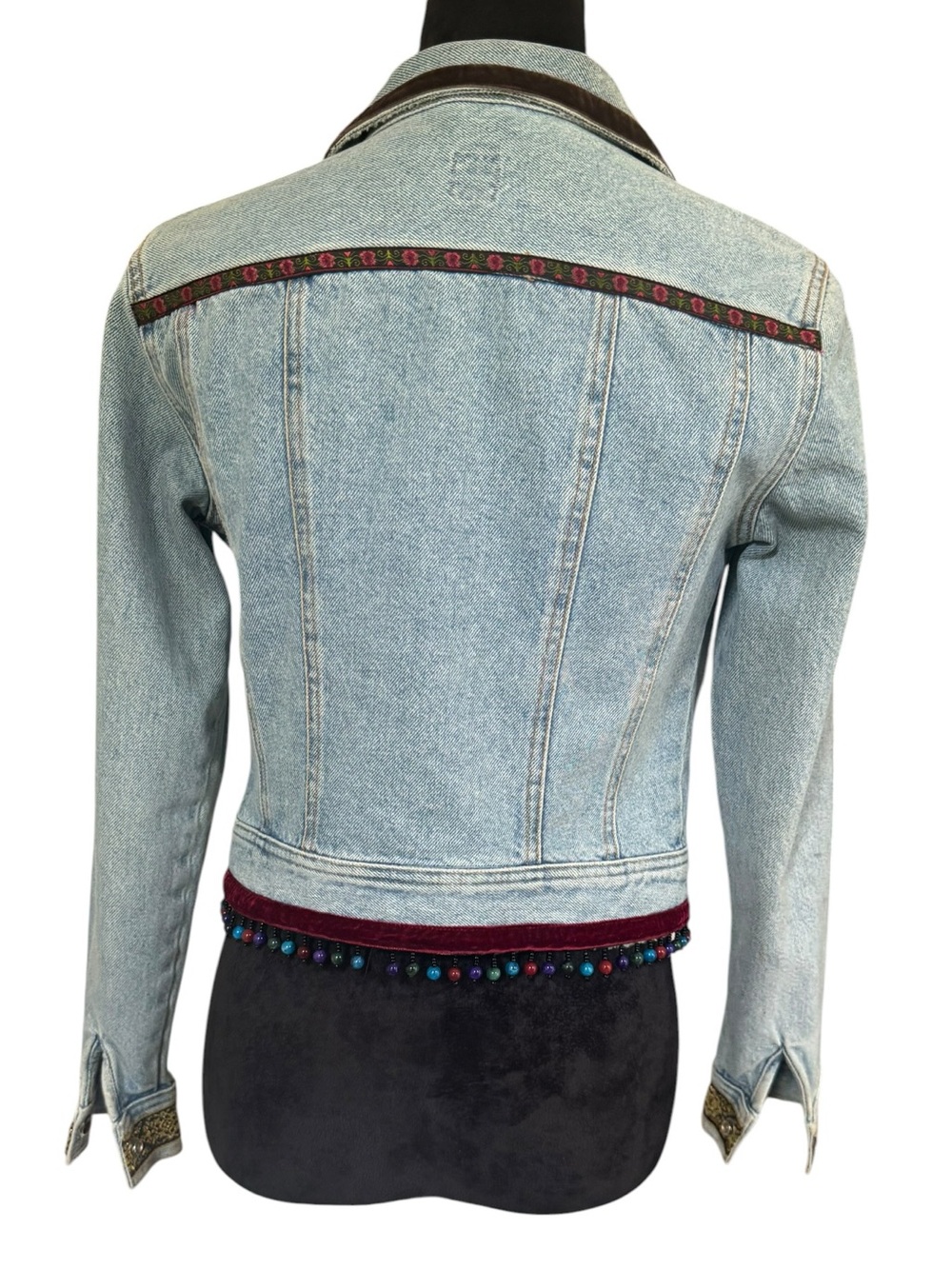 This vintage women’s denim jacket is an ABS by Allen Schwartz Size Small - Picture 2 of 8